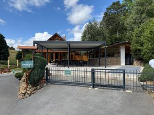 Φωτογραφία από το άλμπουμ του Srubová Chata Lada Harmonické místo pro výjimečný svatební den σε Bousín +113 φωτογραφίες