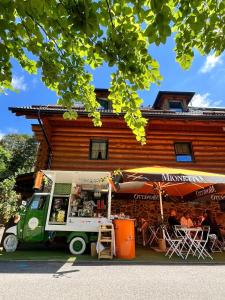 Φωτογραφία από το άλμπουμ του Srubová Chata Lada Harmonické místo pro výjimečný svatební den σε Bousín