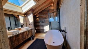 Ένα μπάνιο στο Chalet 1ère Étoile une vue à couper le souffle +46 φωτογραφίες