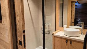 Ένα μπάνιο στο Chalet Papa Shelter vue époustouflante +16 φωτογραφίες