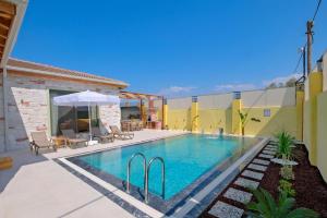 Bazén v ubytování DOĞALİKA-Villa with Sauna for 4 People in Seydikemer Zorlar nebo v jeho okolí