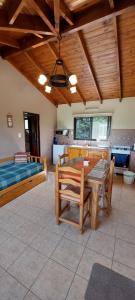 Χώρος καθιστικού στο Cabañas Lemunko