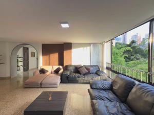 Foto sihtkohas Medellín asuva majutusasutuse 4br 232 M Apartment In El Poblado, El Tesoro galeriist
