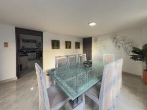 Foto sihtkohas Medellín asuva majutusasutuse 4br 232 M Apartment In El Poblado, El Tesoro galeriist