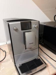 a microwave oven sitting on top of a desk at CENTRUM 22 RESIDENCE Ap II in Sibiu +13 photos