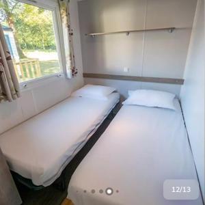 Postel nebo postele na pokoji v ubytování Mobil home 3ch