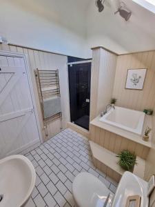 Koupelna v ubytování The Piggery - North Wales Retreat - Wilde Retreats