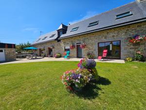 Imagen de la galería de Gîte à la campagne avec piscine intérieure, en Bourbriac