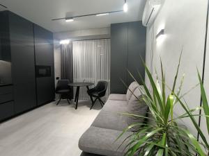 Posezení v ubytování Сучасний люкс з панорамним виглядом!