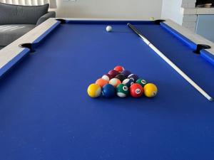 Τραπέζι μπιλιάρδου στο By The Beach - Beachfront Apartment & Home