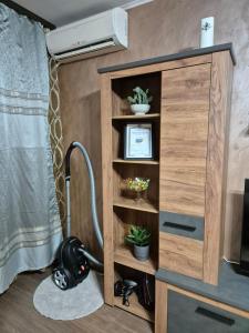 a book shelf with a vacuum in a room at Апартамент Михаел in Vidin