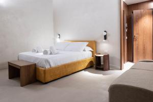 a bedroom with a large bed with white sheets at Dal Console Rooms in Naples