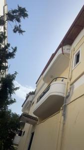 Το κτήριο όπου στεγάζεται  το διαμέρισμα