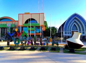 a building with a sculpture of a vase in front of it at Alojamiento Pucallpa in Pucallpa