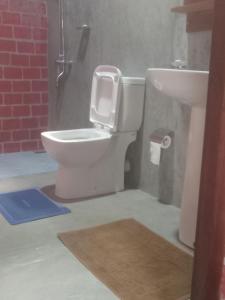 Koupelna v ubytování NETHSARA cottage + 33 fotografií