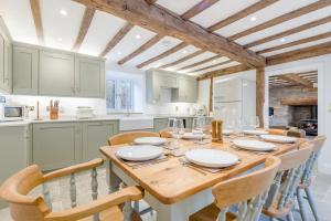 Kuchyň nebo kuchyňský kout v ubytování 4 Bed in Peterchurch oc-s34019