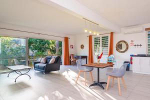 Χώρος καθιστικού στο The Rusty Pelican