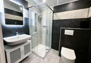 Ένα μπάνιο στο Modern appartement voor 2 personen - 79-6