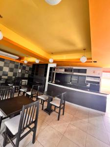 Η κουζίνα ή μικρή κουζίνα στο Hotel Mundial