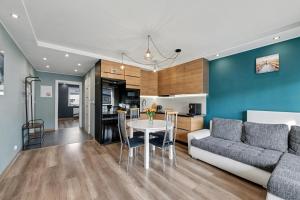Kuchyň nebo kuchyňský kout v ubytování DreamHouse Apartament Zefir Północna 18B, Darłówko Wschodnie + 1 fotografie