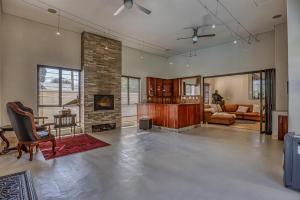 Χώρος καθιστικού στο The Eden