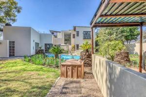 Κήπος έξω από το The Eden