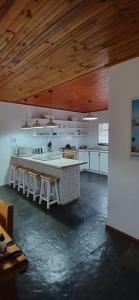 Η κουζίνα ή μικρή κουζίνα στο Shark Cove House