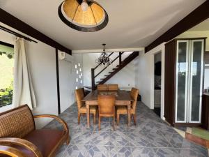 Posezení v ubytování Temporada de Casa apenas 500 metros da Praia da Gamboa SC + 11 fotografií