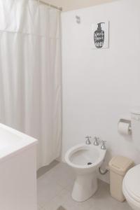 Koupelna v ubytování casa para 10 exc ubicacion garage 3 autos + 10 fotografií