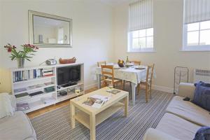 Μια τηλεόραση ή/και κέντρο ψυχαγωγίας στο Garden View