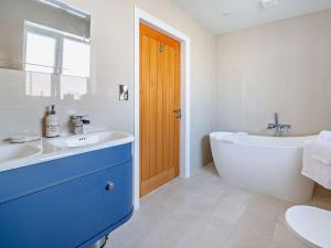 Ένα μπάνιο στο 4 Bed in Saint Asaph 96246 +25 φωτογραφίες