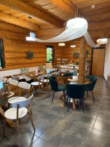 Εστιατόριο ή άλλο μέρος για φαγητό στο Srubová Chata Lada Harmonické místo pro výjimečný svatební den