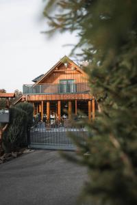 Το κτήριο όπου στεγάζεται  το σαλέ