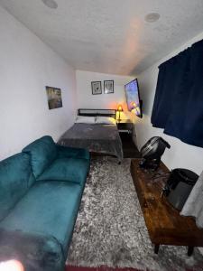 Posezení v ubytování Tower District Hostel