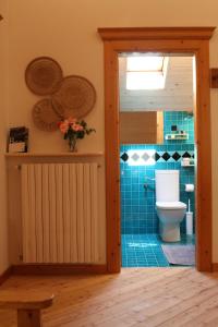 Phòng tắm tại Attic loft with park in the shadow of the Dolomites