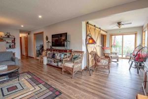 a living room with a couch and chairs at Robbins' Mountain Retreat in West Thornton