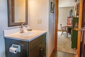 a bathroom with a sink and a mirror at Robbins' Mountain Retreat in West Thornton +24 photos