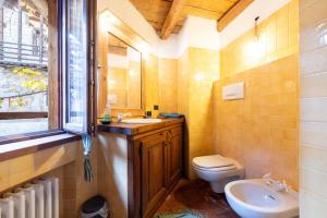 Koupelna v ubytování Casa antica Rango + 27 fotografií