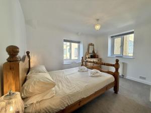 Ένα ή περισσότερα κρεβάτια σε δωμάτιο στο Rona Cottage