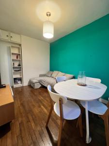 Φωτογραφία από το άλμπουμ του Bright flat near Paris, close to metro σε Ivry-sur-Seine