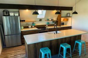 Η κουζίνα ή μικρή κουζίνα στο Carriage House Loft +3 φωτογραφίες