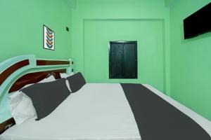 Ένα ή περισσότερα κρεβάτια σε δωμάτιο στο Hotel O Luxury