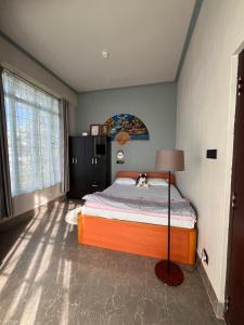 Ένα ή περισσότερα κρεβάτια σε δωμάτιο στο Leedors bnb