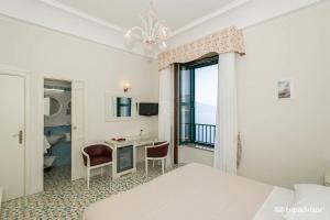 TV a/nebo společenská místnost v ubytování Hotel La Badia