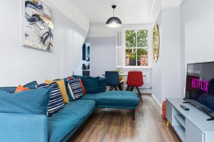 Televiisor ja/või meelelahutuskeskus majutusasutuses Chester 3 Bed House Perfect for Work Stays