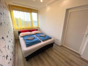 Postel nebo postele na pokoji v ubytování Beautiful air-conditioned apartment in the centre