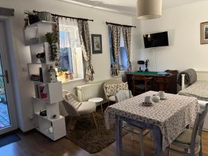 Μια τηλεόραση ή/και κέντρο ψυχαγωγίας στο Apartmán U jezírka