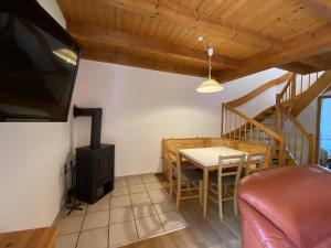 Μια τηλεόραση ή/και κέντρο ψυχαγωγίας στο Natur Ferienpark 19 - Ferienhaus Typ C +8 φωτογραφίες