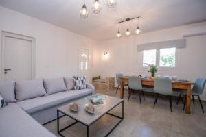 Posezení v ubytování Green Oak Villa