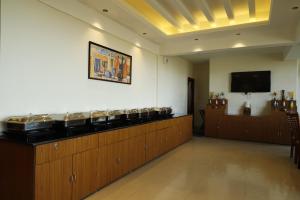 ein Wartezimmer mit Säure-Sternwarte-Sternwarte-Sternwarte-Stesteryasteryasteryasteryasteryasteryasterja in der Unterkunft Shimla Golf Resorts in Shimla